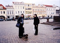 2002. S dcerou Ritou a s naším Athosem na kolínském náměstí